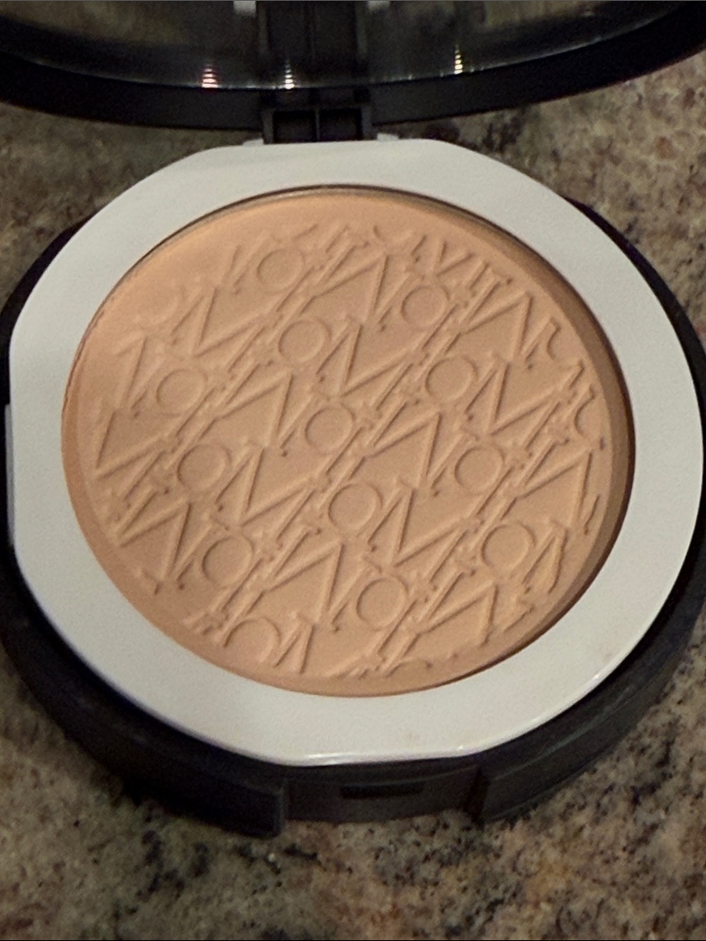 bareMinerals Pressed Powder Foundation - Medium Beige 12 NIB - Picture 2 of 2